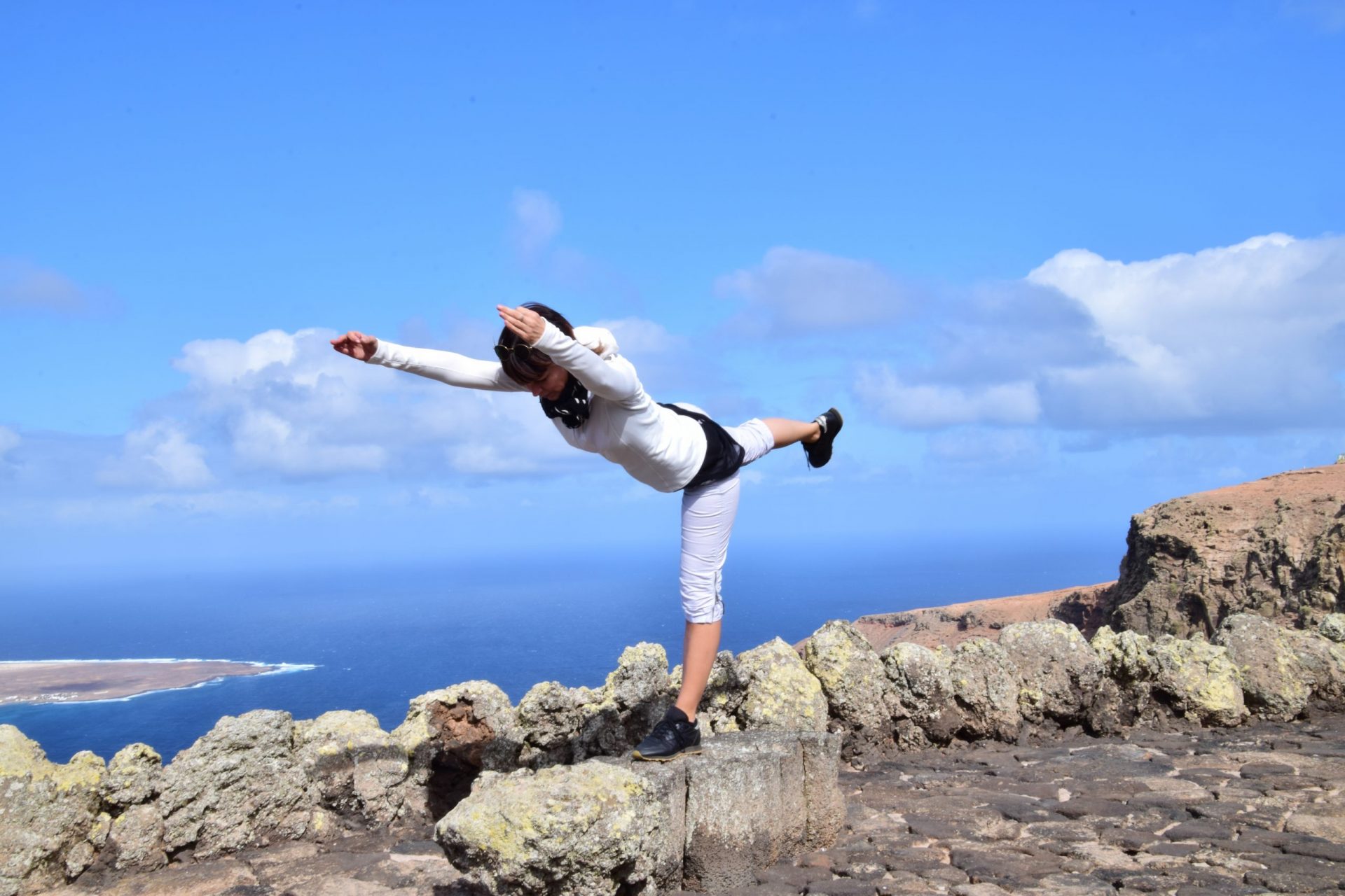 yoga auf Lanzarote mit lyn yoga und Evelyn LYN Vysher