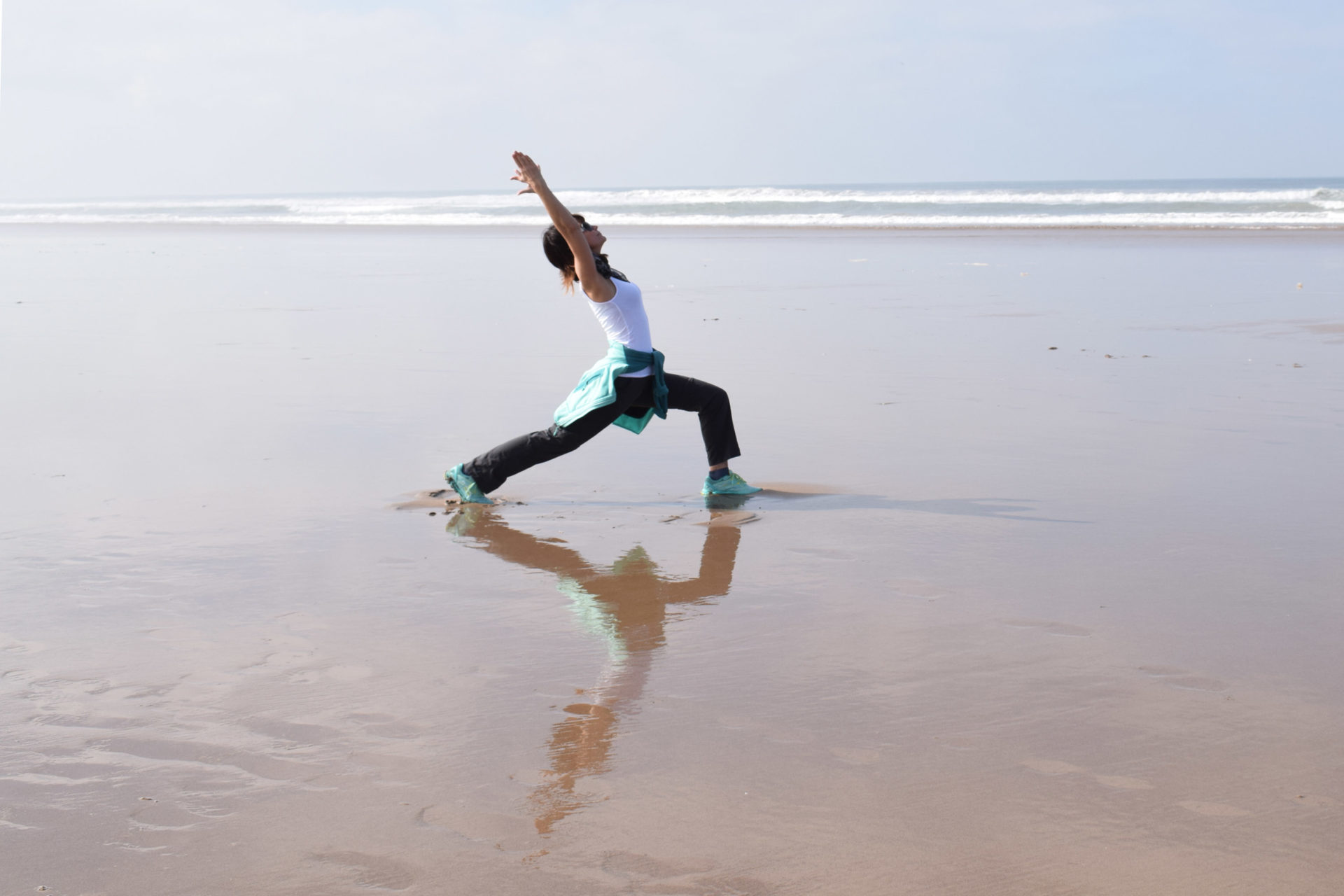 Lyn Yoga Tänzer am Meer